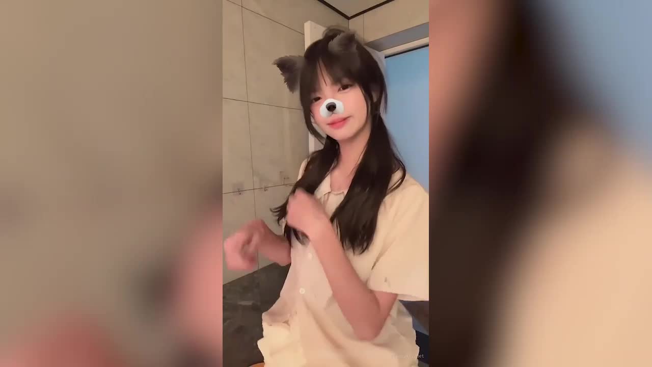 萝莉『莹莹』福利，看似清纯的女同学 其实放学后是个渴望被大鸡巴灌满骚穴的反差婊小母狗 - AV大平台-中文字幕,成人影片,AV,国产,线上看
