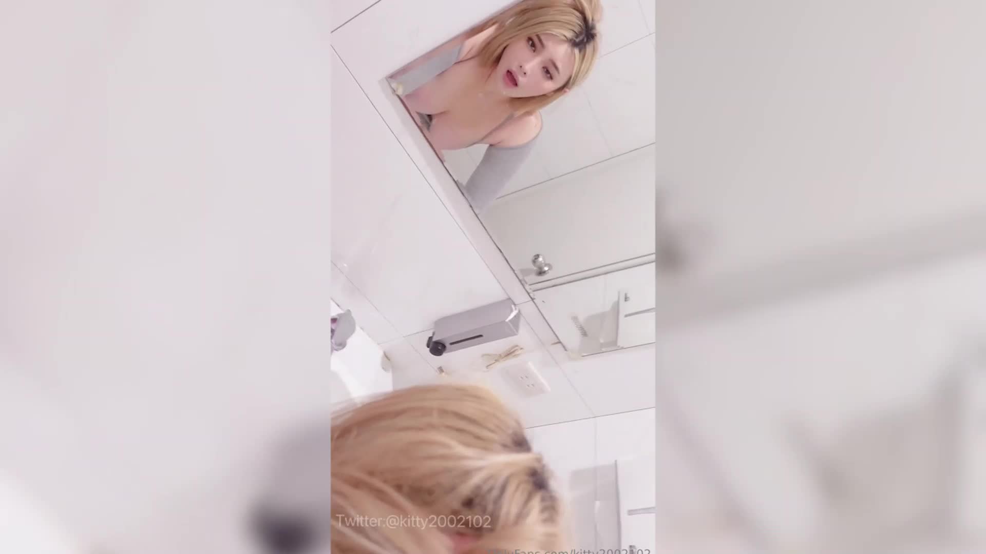 推特60W粉丝网黄潮妹「kitty」露脸性爱私拍吃完晚餐还想吃鸡巴就到厕所解决了应该没让朋友等太久 - AV大平台-中文字幕,成人影片,AV,国产,线上看