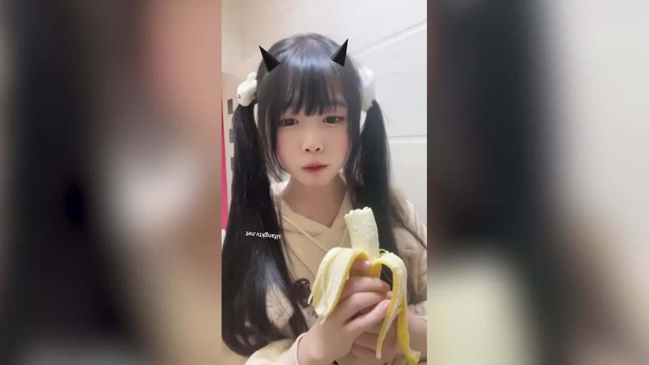 推特甜妹教主，清纯可爱反差萌萝莉嫩妹【韵酱】土豪露脸定制，裸舞、自摸、呲尿爽 -2 - AV大平台-中文字幕,成人影片,AV,国产,线上看