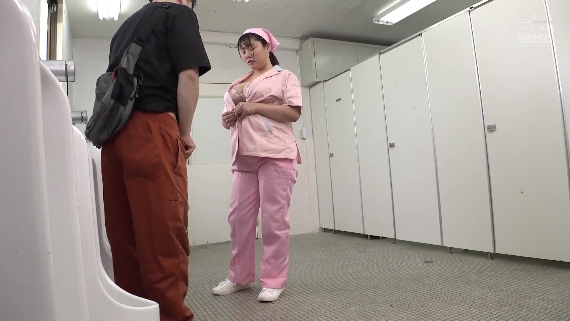 爆乳清掃員とトイレで2人きり！作業着から飛びだす凄いおっぱいに即勃起！！コソコソせんずりがバレて怒られると思ったら挑発されてヤられた - AV大平台-中文字幕,成人影片,AV,国产,线上看