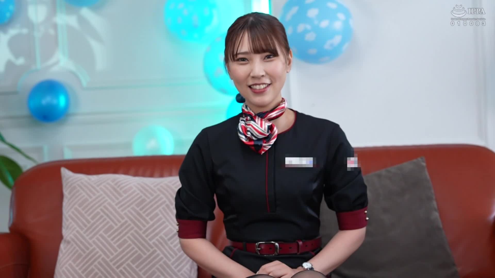 一般男女监控AV：飞行回程中的美腿空服员骑乘在脸上，大量失禁高潮！在访谈中，持续激烈地舔舐生殖器，舌头深入阴道，让穿着黑色丝袜的空姐性情大发，最后以巨大的阴茎内射性交！ - AV大平台-中文字幕,成人影片,AV,国产,线上看