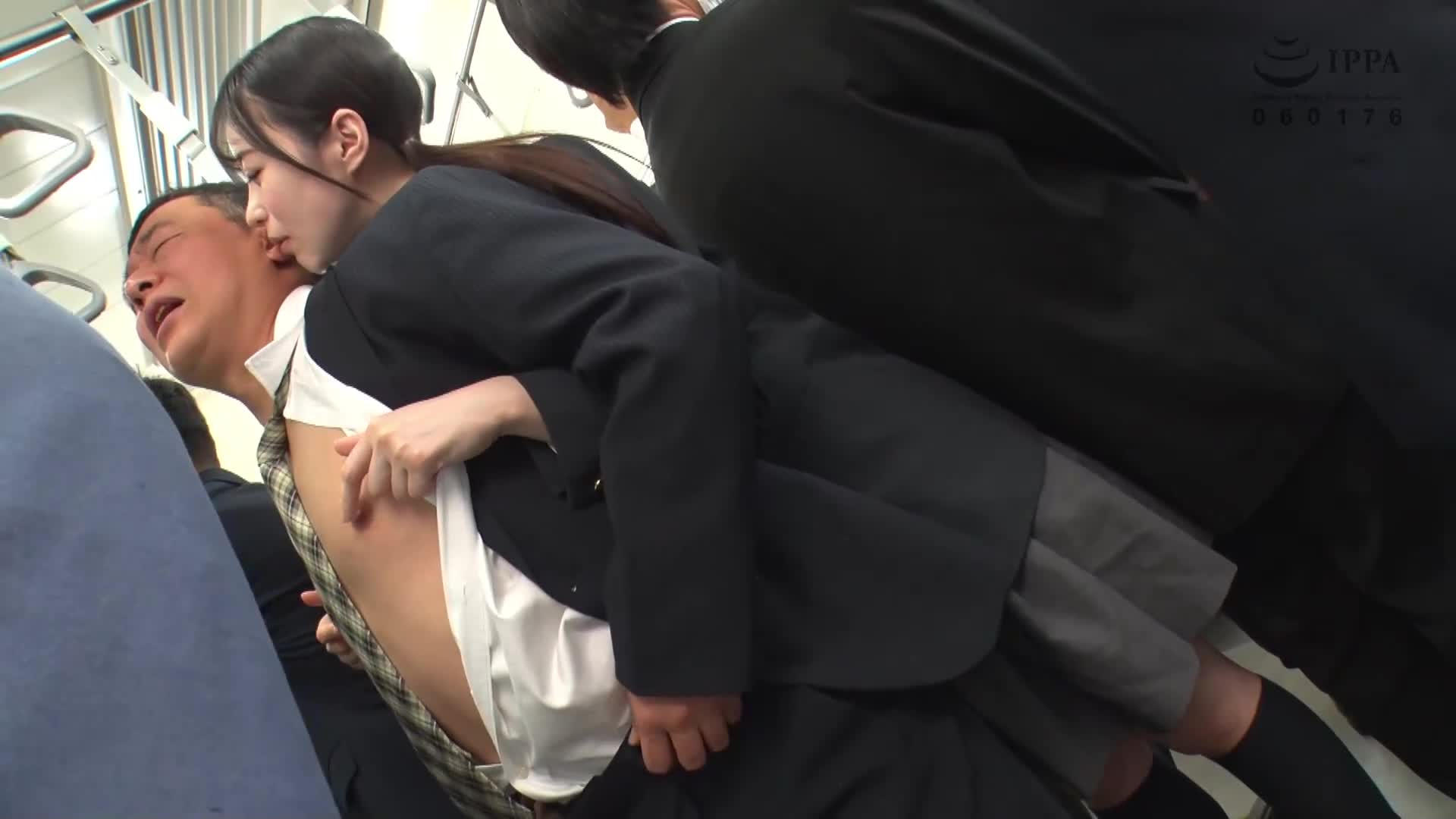没有内裤的放荡女孩天马唯，爱上了疲惫的老上班族，故意登上拥挤的火车，挤出他的中年精子。 - AV大平台-中文字幕,成人影片,AV,国产,线上看