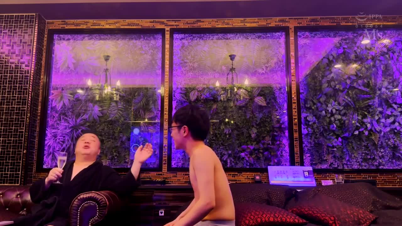 你们喜欢的国民偶像「M・H」的自拍影片，有人想看吗？ 【内容令人不悦】清纯系偶像被丑陋的权贵老爷爷强迫吸吮肉便器试镜 - AV大平台-中文字幕,成人影片,AV,国产,线上看