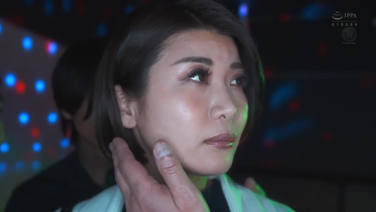 意外事件酒吧人妻NTR：「为了你...」曾经这样说的妻子，如今却为了群集的男人而痴迷。 - AV大平台-中文字幕,成人影片,AV,国产,线上看
