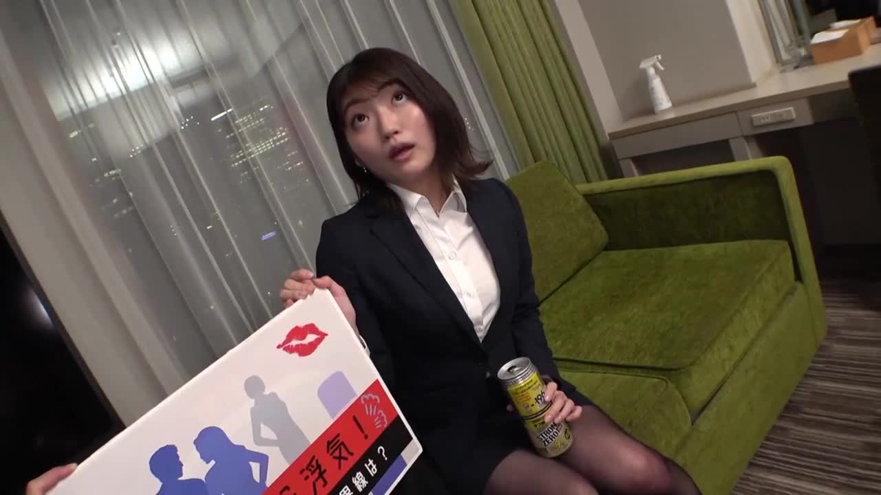 真的很软，第一枪。 2052年，我们在新宿认识了一位刚毕业的办公室女士，她对与前男友的关系缺乏经验，她会发表诸如“我不会和我的丈夫欺骗你♪”之类的色情评论！与他一套西装清爽的样子不同，他颇为变态。分叉的舌头口... - AV大平台-中文字幕,成人影片,AV,国产,线上看