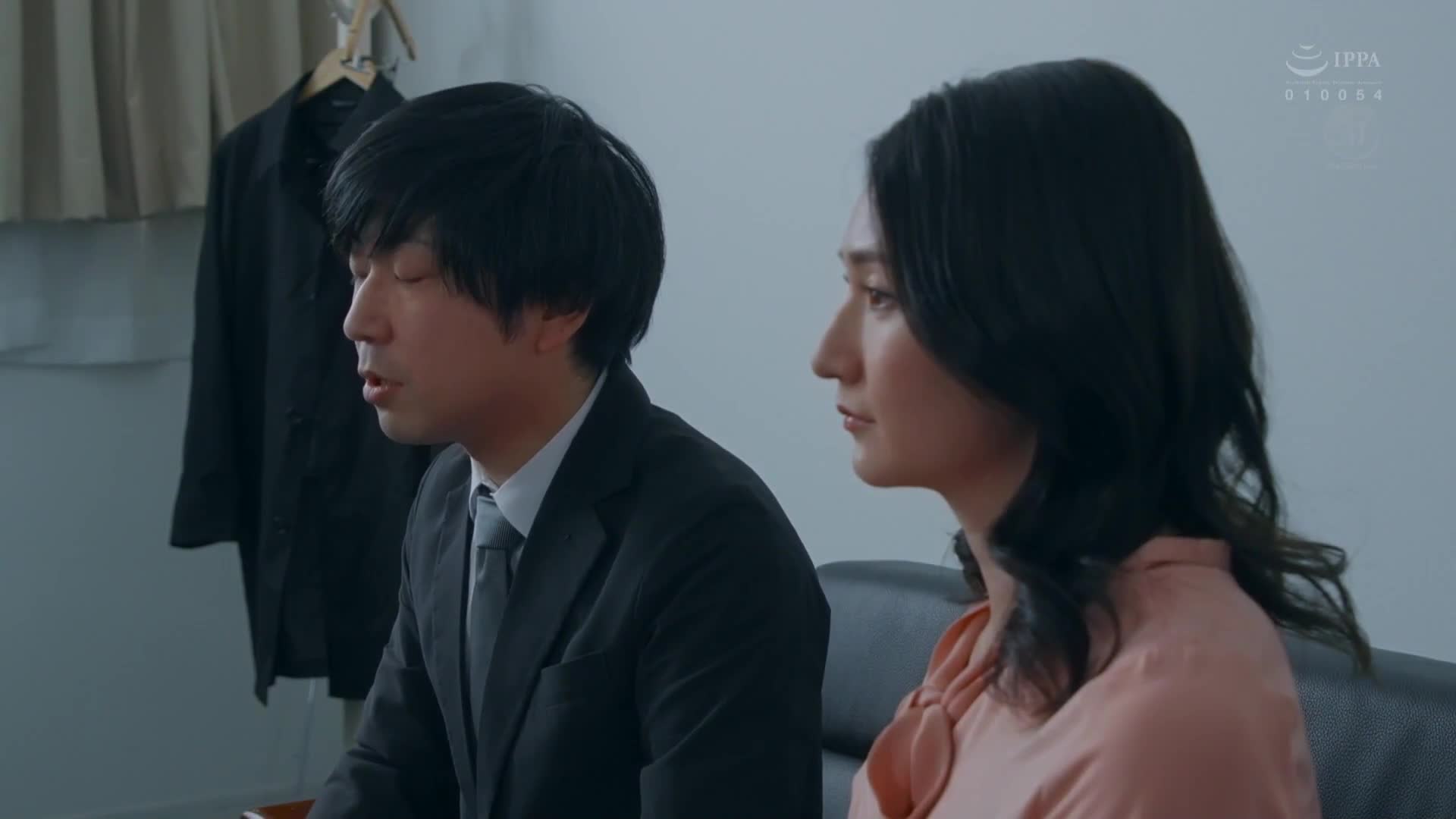 人妻秘书、汗与接吻充满的社长室中出性交 魔性的美貌、撩人的肉体...现在，沉溺于秘书的怀抱。 木村玲衣 - AV大平台-中文字幕,成人影片,AV,国产,线上看