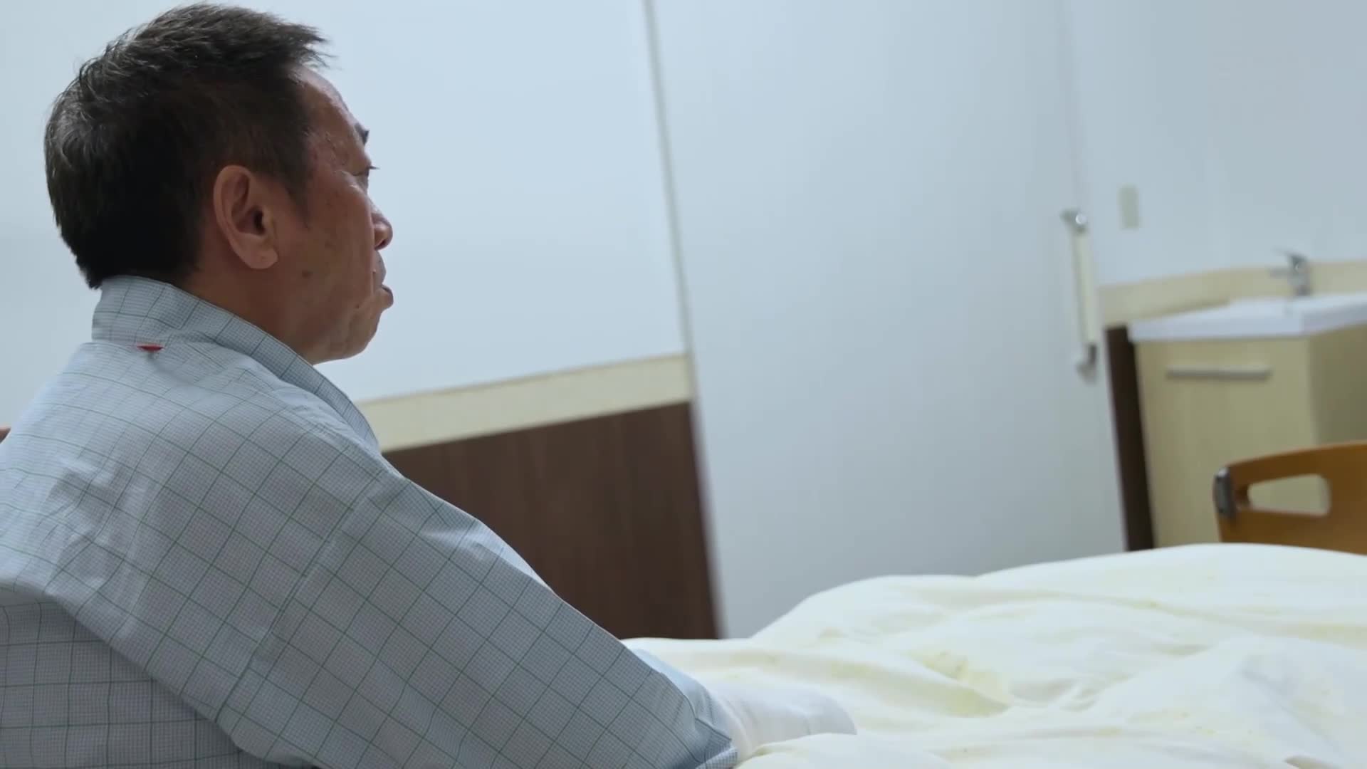 偷偷看着白衣小恶魔，一个月的住院纪录无声的内射治疗。三宫椿 - AV大平台-中文字幕,成人影片,AV,国产,线上看