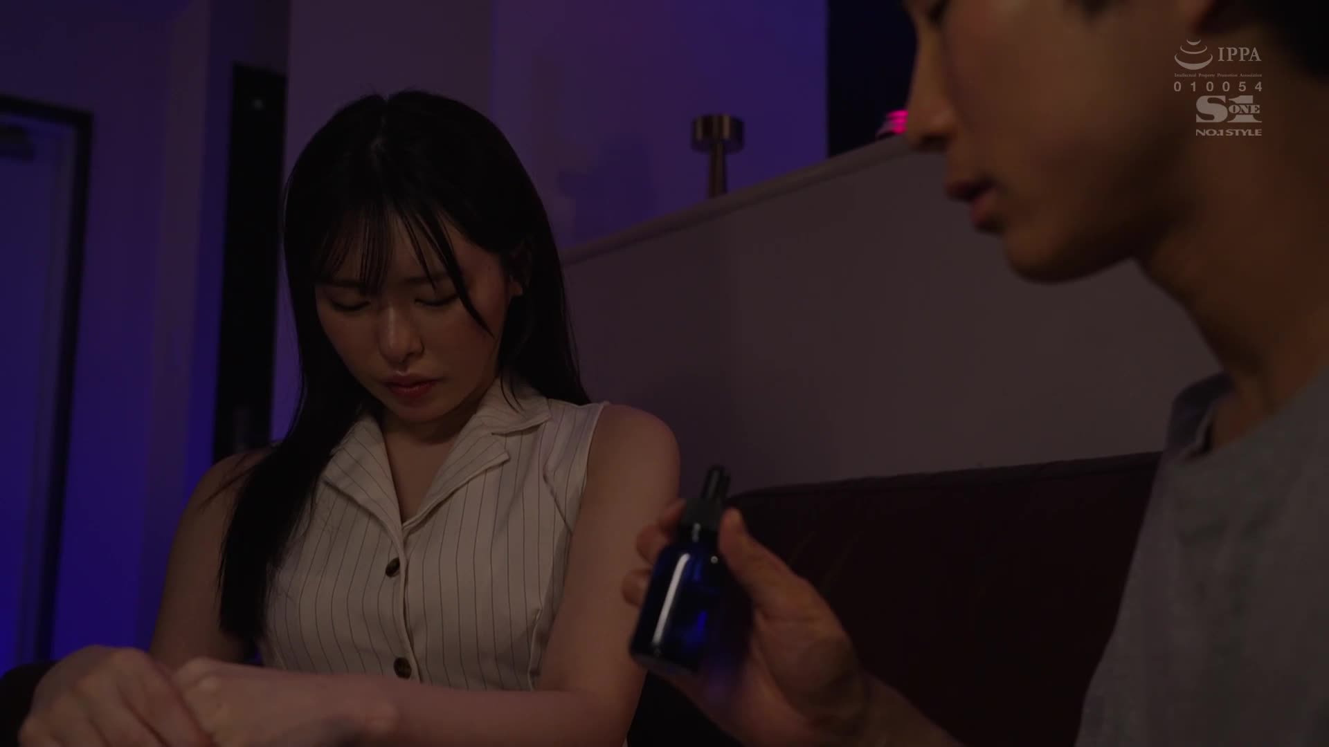 在我继续给一个无辜的女大学生（同学）服用春药后的第四天，我就陷入了一次又一次想要性交的好色女性。 黑岛玲衣 - AV大平台-中文字幕,成人影片,AV,国产,线上看