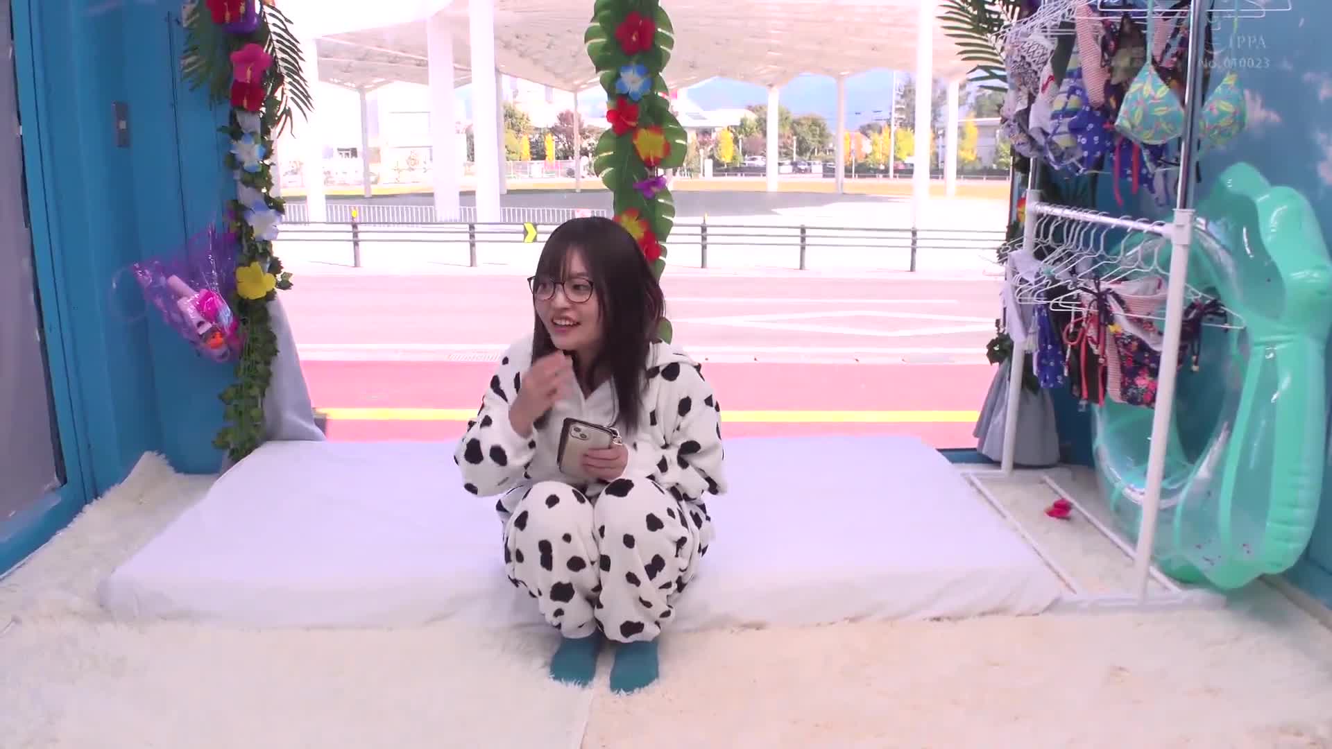 マジックミラー号 深夜のお色気番組でグラビアアイドルが受けてるあの激痛足つぼマッサージを一般人にビキニを着せてやってみた！！！「足つぼですから…」と言い張ってクリトリスを刺激するとHな吐息を漏らしてSEXま... - AV大平台-中文字幕,成人影片,AV,国产,线上看
