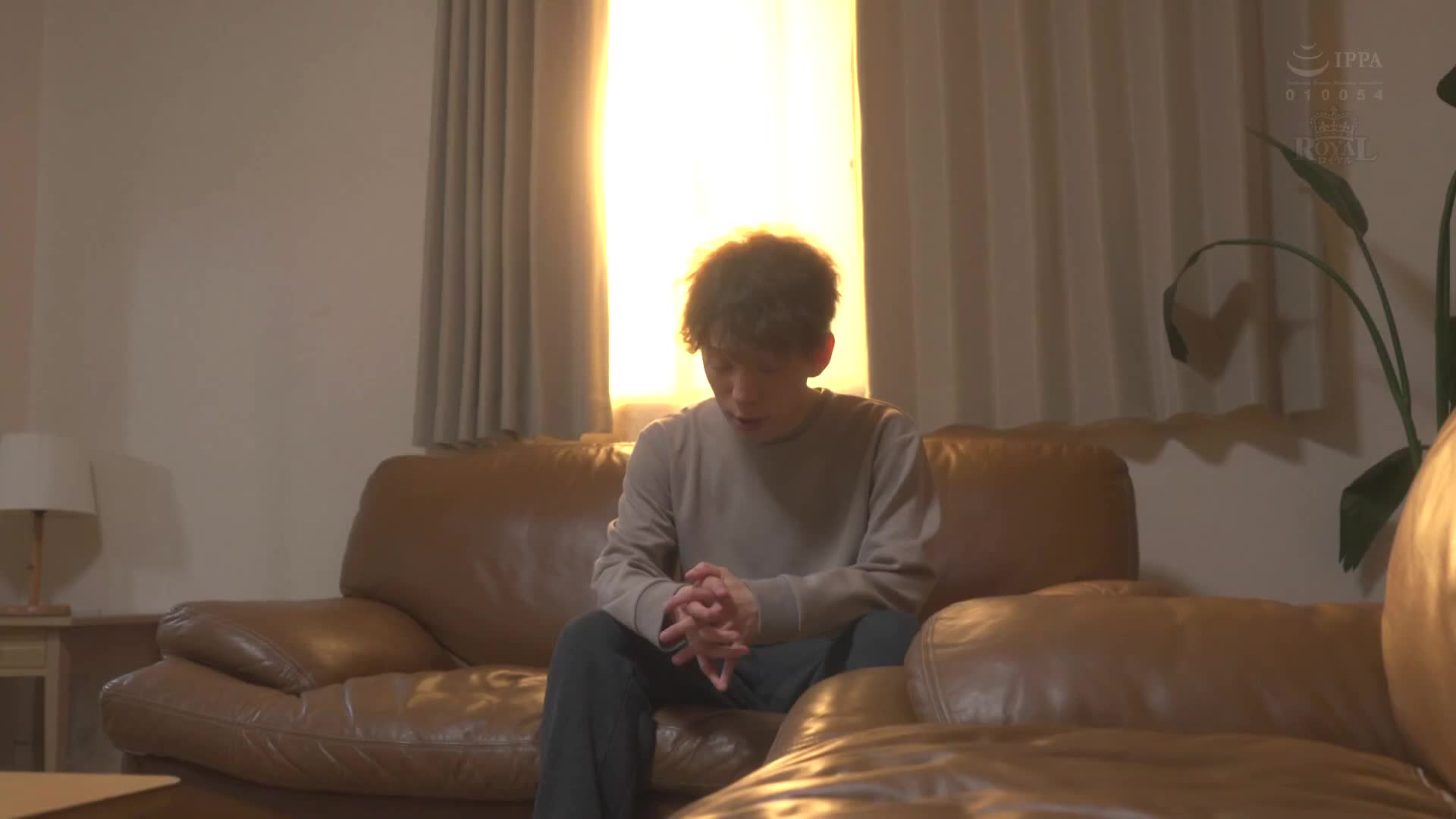 想像中的幼驯染成为了超级成熟的大人，她的性感胸部让我完全勃起！双方的父母都不在家，年轻的幼驯染来我家过夜。 胡桃樱 - AV大平台-中文字幕,成人影片,AV,国产,线上看