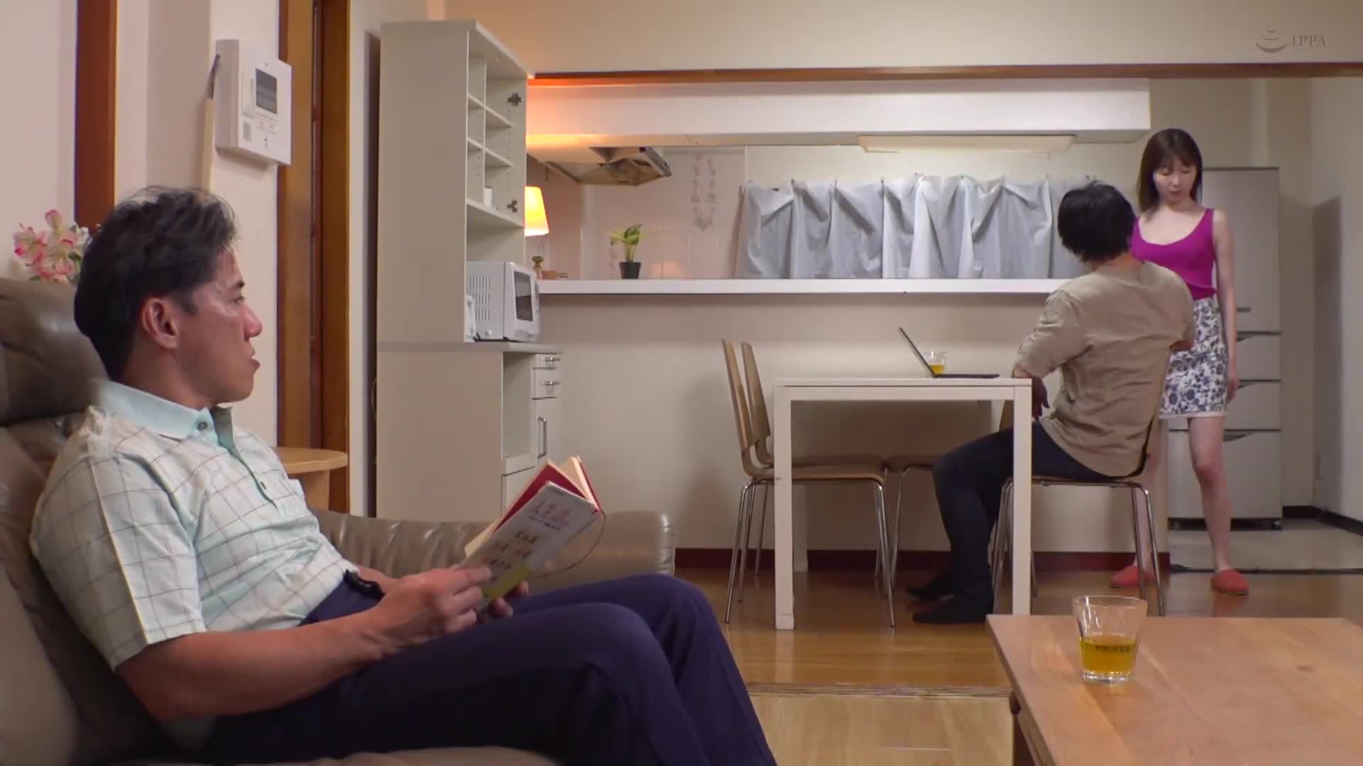 承诺只允许插入一分钟的妻子，由于公公的猛烈活塞而忘记了剩余时间，开始做瑜伽，不知道我在隔壁房间偷听她。 小春真理 - AV大平台-中文字幕,成人影片,AV,国产,线上看