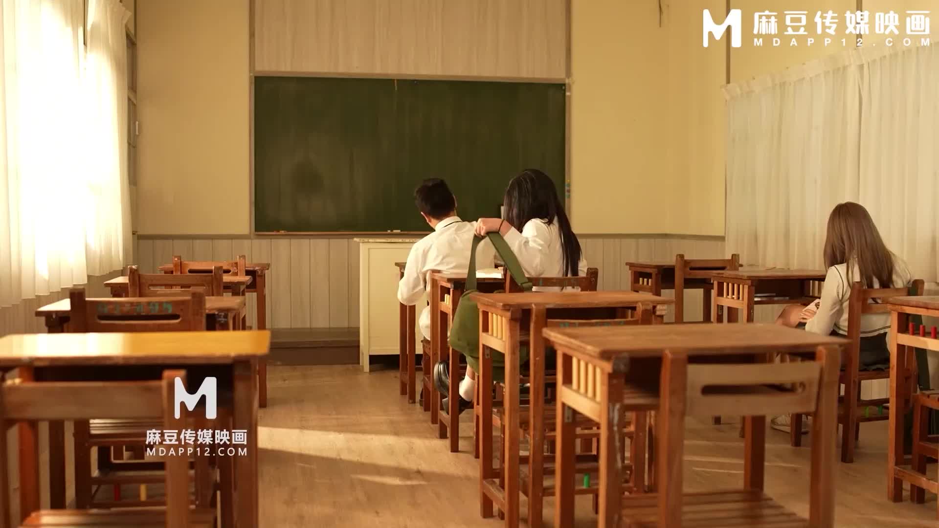 痴汉玩弄女高中生 - AV大平台-中文字幕,成人影片,AV,国产,线上看