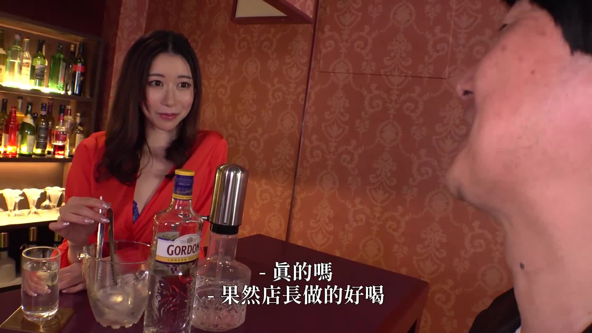 听说一位美丽的巨乳妈妈对他进行性骚扰并让他多次射精的传言后来到东京一家小吃店，他的精液一次又一次地从他体内挤出。黒川蓳 - AV大平台-中文字幕,成人影片,AV,国产,线上看