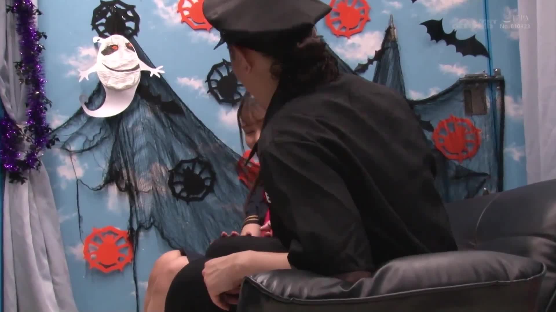 逆転マジックミラー号 渋谷ハロウィン編 「コスプレ女子さくらのSEXをナマで見たくないですか？」大人数に見られているとは知らずに激イキ姿を大胆に披露！ - AV大平台-中文字幕,成人影片,AV,国产,线上看
