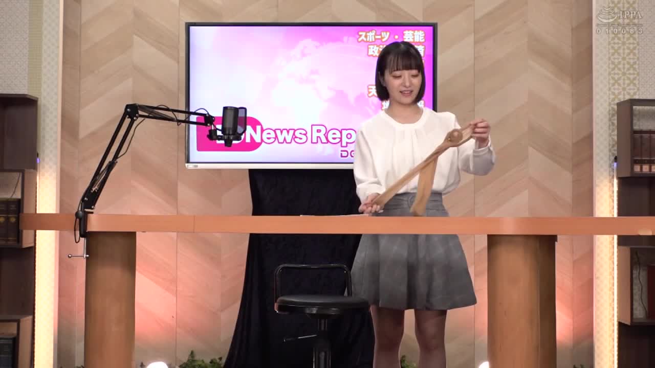女子大生梦想成为女主播！超刺激！遥控震动器潮吹报导「无论发生什么事情，都能保持微笑，直到最后一刻念完稿！」被H的恶作剧干扰，不断拒绝的女大生被大鸡巴即时插入！清纯脸变成淫乱表情，大鸡巴快感让她不停潮吹... - AV大平台-中文字幕,成人影片,AV,国产,线上看