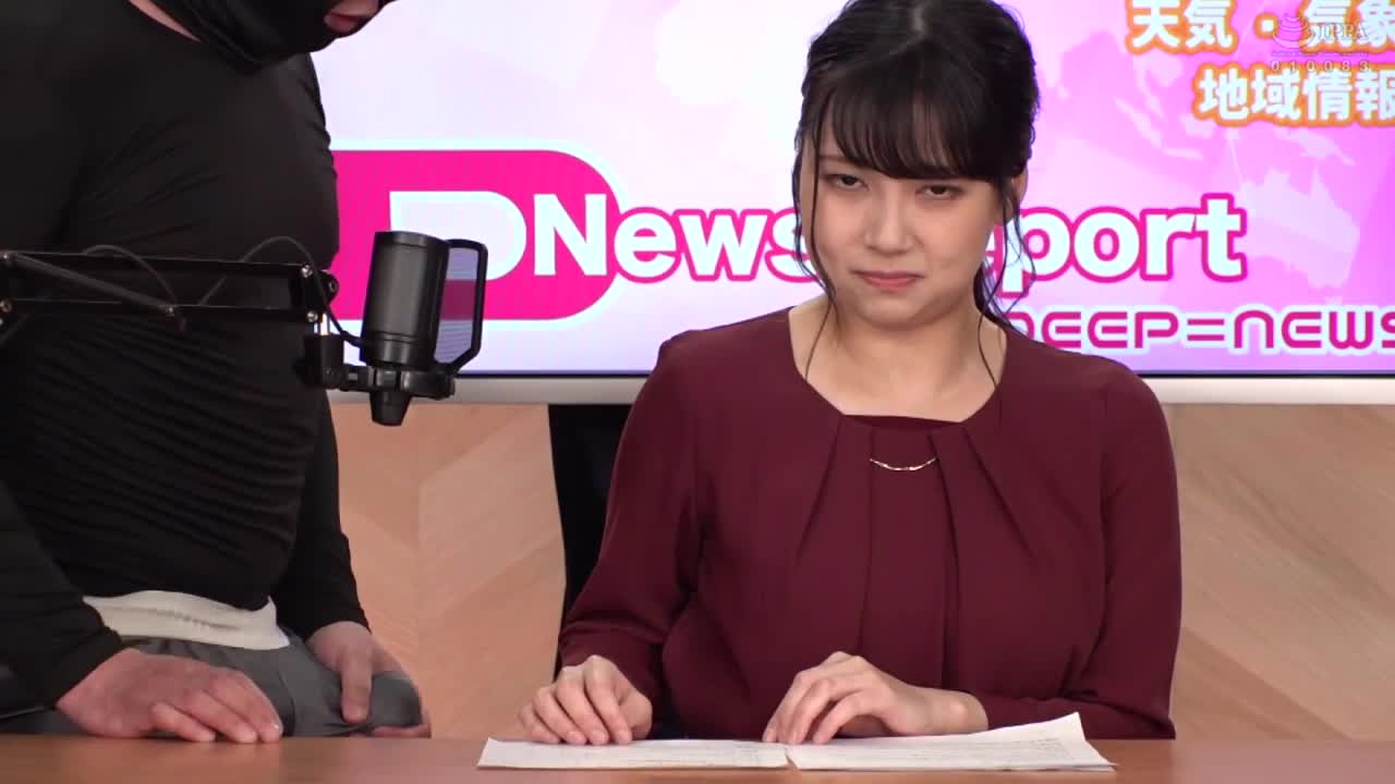 女子大生梦想成为女主播！超刺激！遥控震动器潮吹报导「无论发生什么事情，都能保持微笑，直到最后一刻念完稿！」被H的恶作剧干扰，不断拒绝的女大生被大鸡巴即时插入！清纯脸变成淫乱表情，大鸡巴快感让她不停潮吹... - AV大平台-中文字幕,成人影片,AV,国产,线上看