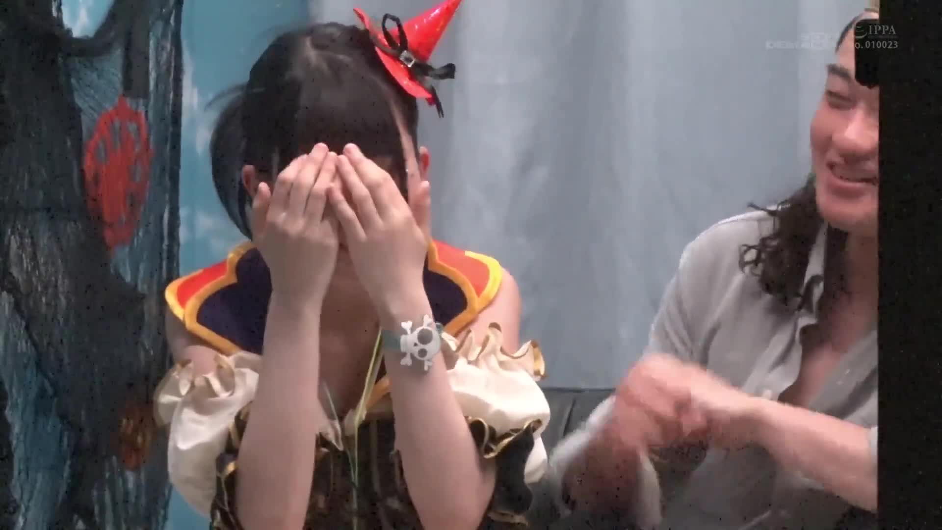 逆転マジックミラー号 渋谷ハロウィン編 「コスプレ女子ななこのSEXをナマで見たくないですか？」大人数に見られているとは知らずに激イキ姿を大胆に披露！ - AV大平台-中文字幕,成人影片,AV,国产,线上看