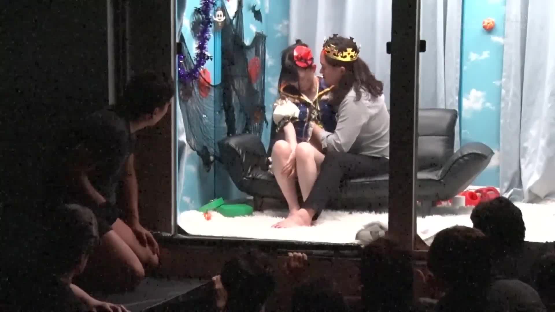 逆転マジックミラー号 渋谷ハロウィン編 「コスプレ女子ななこのSEXをナマで見たくないですか？」大人数に見られているとは知らずに激イキ姿を大胆に披露！ - AV大平台-中文字幕,成人影片,AV,国产,线上看