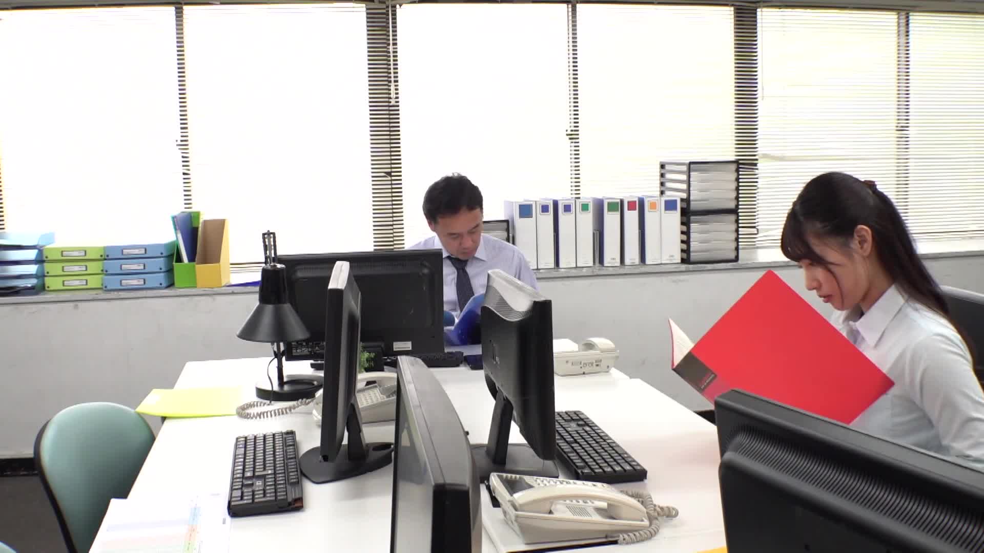 「今晚请忘记太太的事情」海外调动的部下最后的回忆，却导致家庭破裂 宫城理惠 - AV大平台-中文字幕,成人影片,AV,国产,线上看