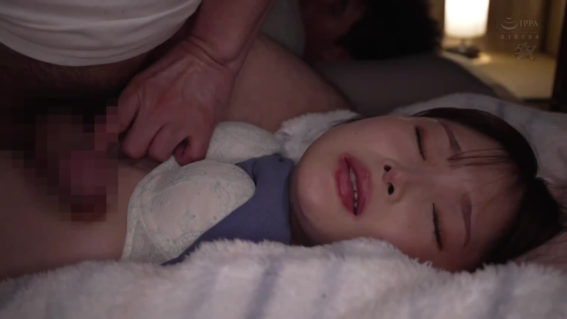 睡眠中的性爱。被巨大陌生人侵入的纤细女友的紧缩阴道 千川永远 - AV大平台-中文字幕,成人影片,AV,国产,线上看