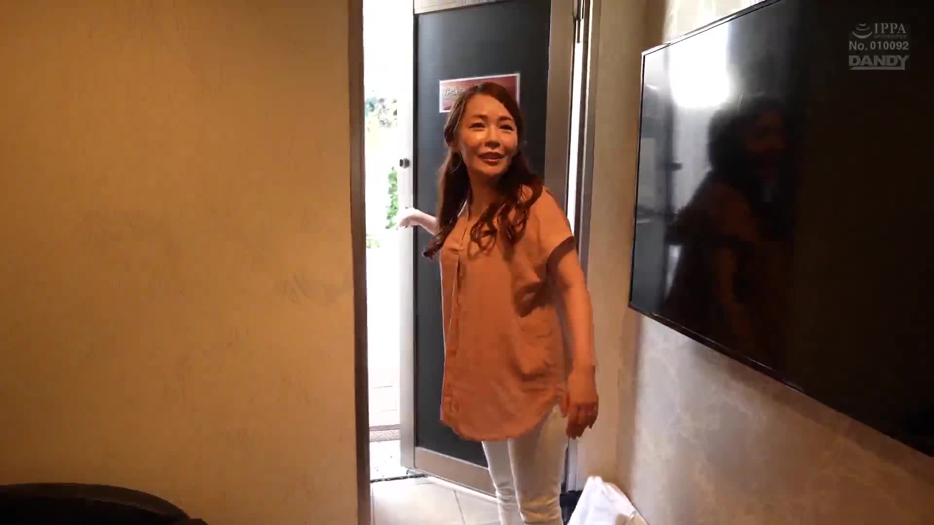 ヌキ無し人妻メンエスで出会ったおばさんセラピストと意気投合！店外デート中に勃起したらラブホに誘われ...ご休憩2時間で何度も中出しさせてくれました。VOL.2 - AV大平台-中文字幕,成人影片,AV,国产,线上看