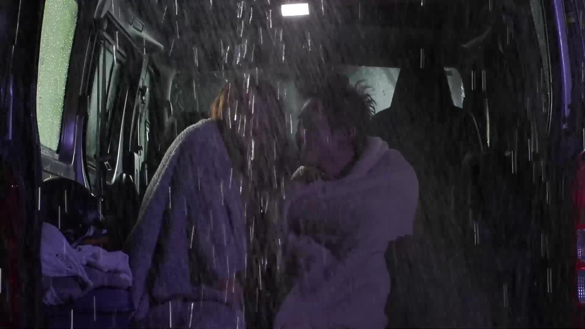 突然之间的豪雨无法回家，和女上司依偎在车内互相做爱取暖，全身湿透性感，操到车子乱晃 三岳优奈 - AV大平台-中文字幕,成人影片,AV,国产,线上看