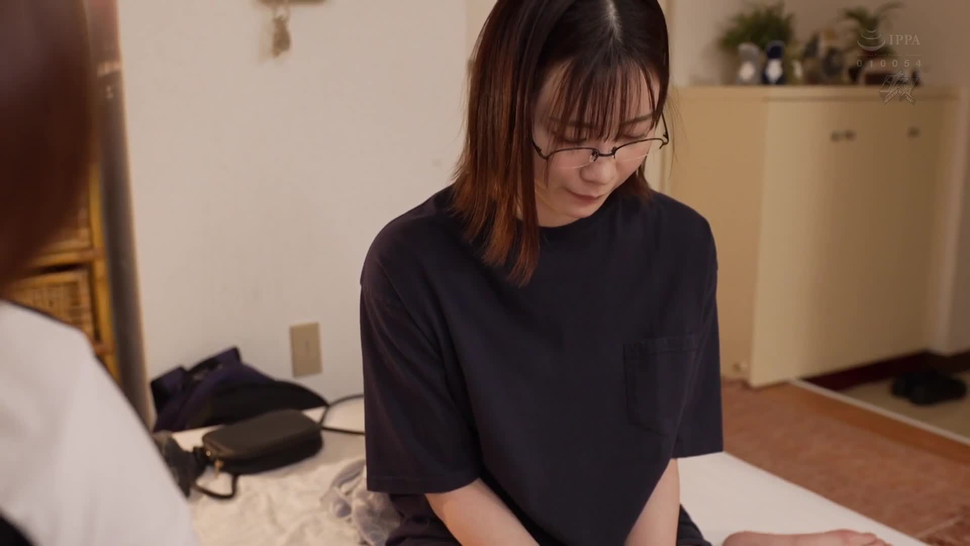 国王游戏中与隐藏的淫乱地味巨乳急速接近，二天一夜的甜蜜中出性爱。 美谷朱音 - AV大平台-中文字幕,成人影片,AV,国产,线上看