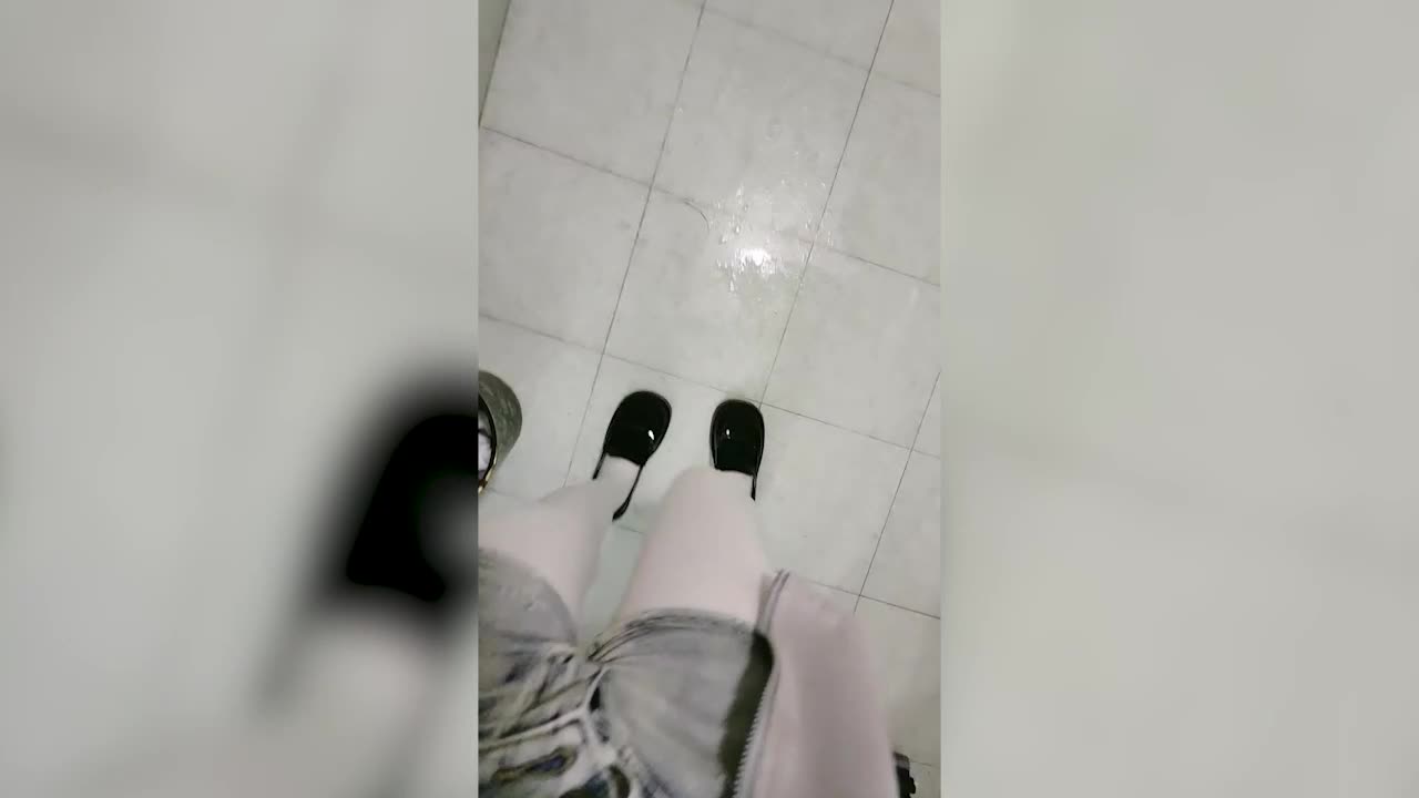 圆美乳甜妹！双马尾笑起来甜美！解开衣服坚挺大奶，浴室洗澡诱惑，多毛骚逼，掰开特写手指扣弄 - AV大平台-中文字幕,成人影片,AV,国产,线上看