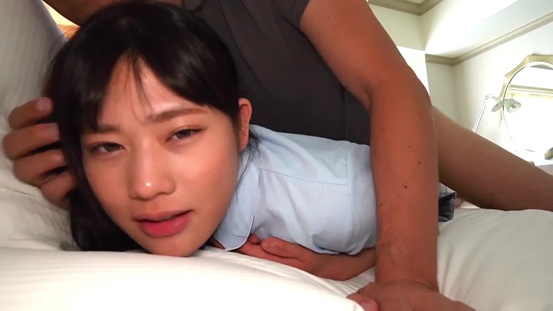 即将长高的制服少女偷离修学旅行和爸爸世代的叔叔约会，并在酒店里多次进行中出性爱，感受成熟的快感。天泽铃 - AV大平台-中文字幕,成人影片,AV,国产,线上看