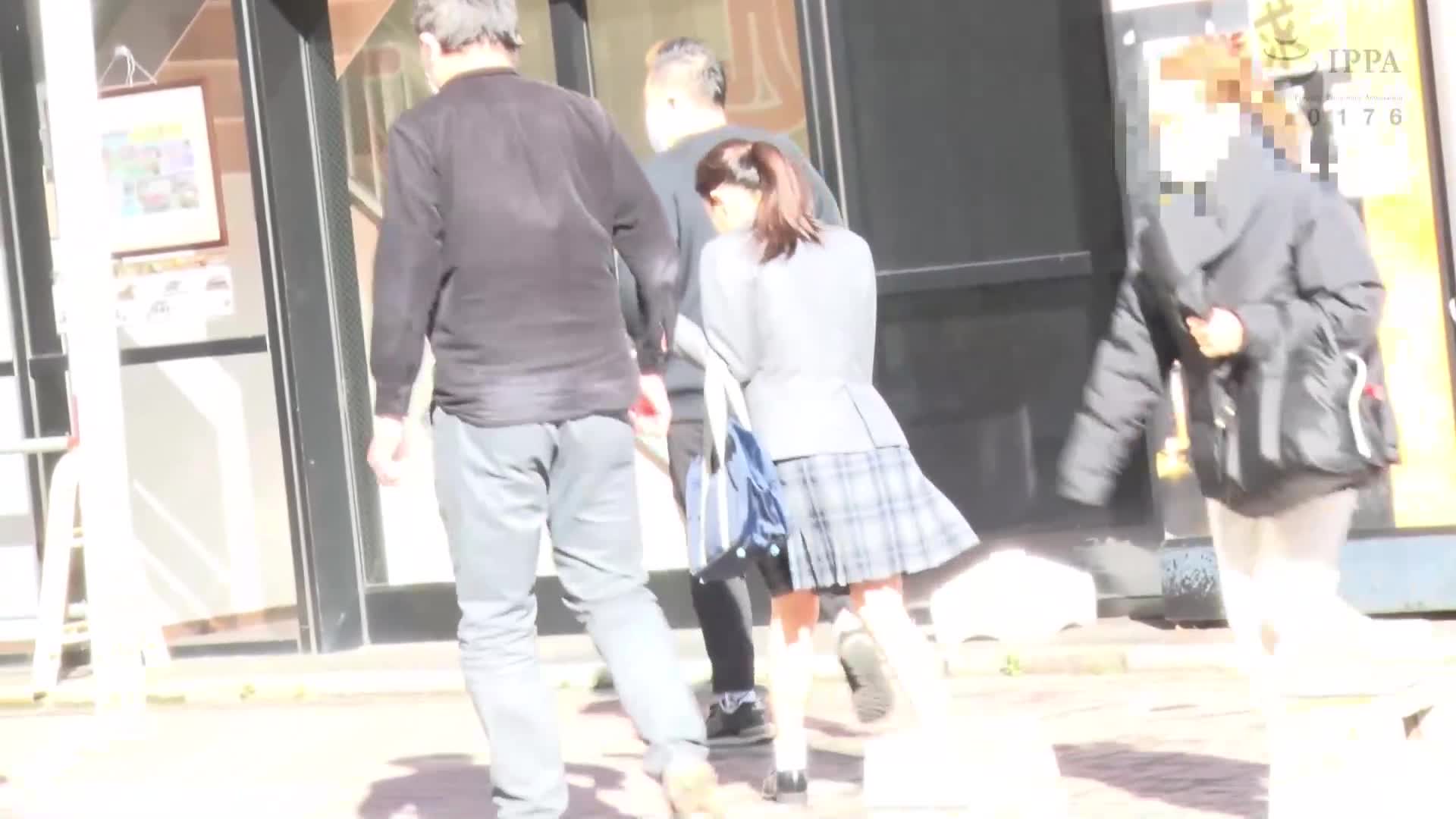 三个人包围了一个小女孩，剥掉她的制服，并以各种方式殴打她 2 广濑幸美 - AV大平台-中文字幕,成人影片,AV,国产,线上看
