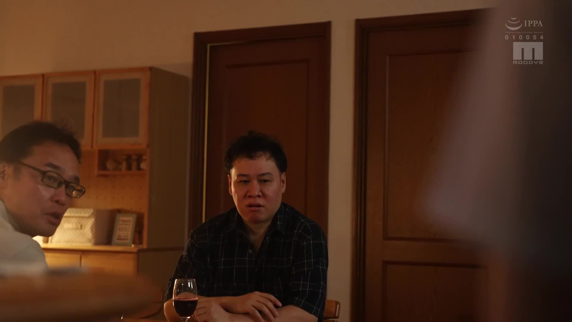我成为继父的肉便器。从那天起开始讨厌。代替妈妈的身份，被变态继父当作援交女郎，穿着过激服装被强奸，被无限制地用力抽插，被调教成快感的奴隶，被迫接受20次的调教。三滨唯 - AV大平台-中文字幕,成人影片,AV,国产,线上看