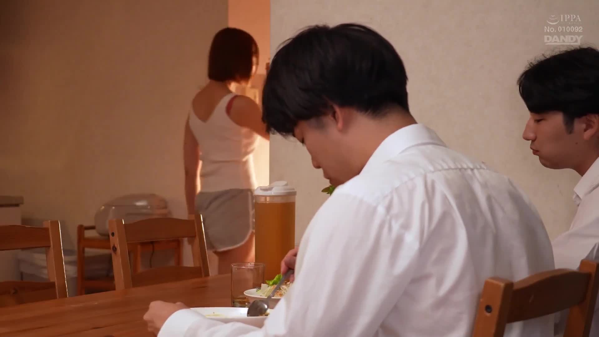 「おばさんの下着でオナニーしてたでしょ？」息子の友達を軽い気持ちで誘惑入浴したら絶倫すぎて...精子がなくなるまで一晩中ヤられたシンママ - AV大平台-中文字幕,成人影片,AV,国产,线上看