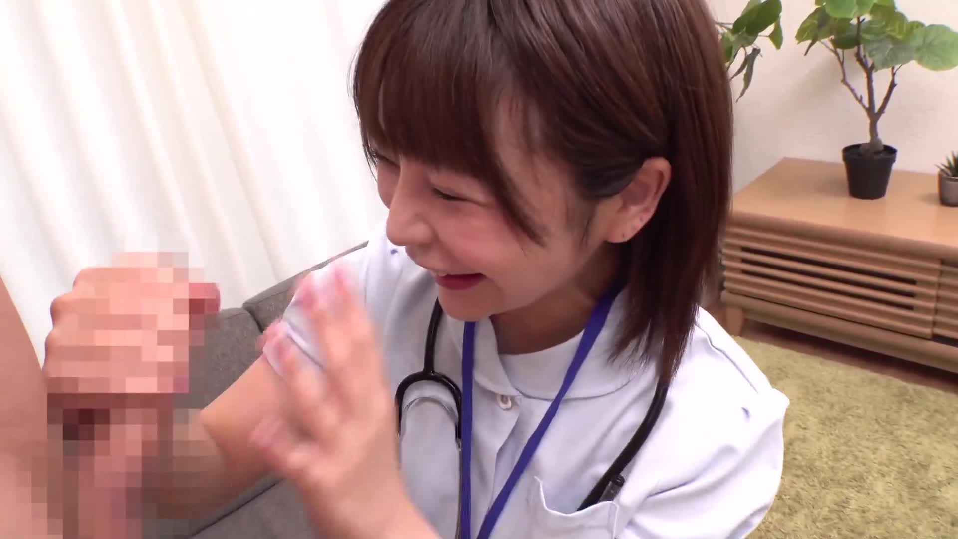 「童貞君の包茎ち○ぽの皮を剥いてくれませんか！？」とっても優しい天使みたいな現役ナースさんをガチナンパ！母性たっぷりち○ぽの皮をムッキムッキ！カチカチにズル剥けた童貞ち○ぽに赤面発情！そのまま優しく筆下... - AV大平台-中文字幕,成人影片,AV,国产,线上看