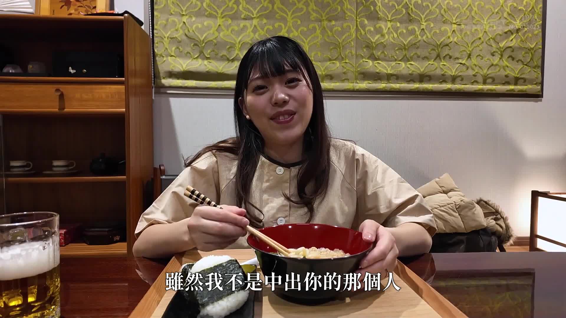 [VIP会员点播]  一位努力抚养孩子的 26 岁母亲，喜欢在周末去美食广场过夜，忘记日常生活，释放自己的欲望。真白理真 - AV大平台-中文字幕,成人影片,AV,国产,线上看