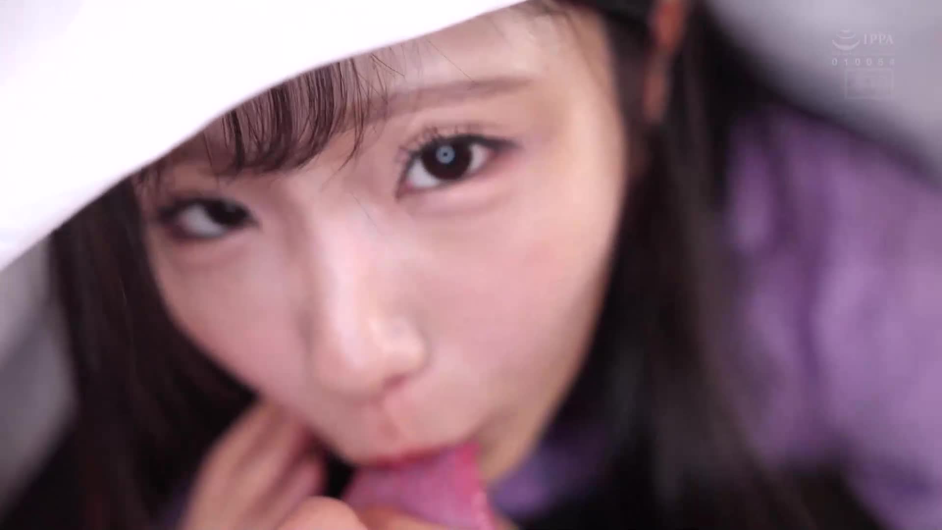 捡到离家出走少女，一起合法共同生活的单人房，抵抗不让她碰触的无手中出SEX，却让离家出走少女的痴女化升级。铃之家铃 - AV大平台-中文字幕,成人影片,AV,国产,线上看