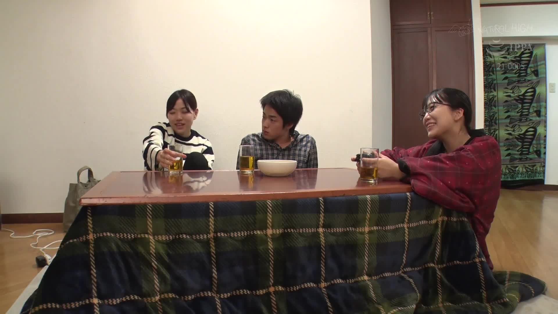 她的大胸姊姊平静地把她的屁股压进被炉里，引诱他在被炉里射精。 - AV大平台-中文字幕,成人影片,AV,国产,线上看