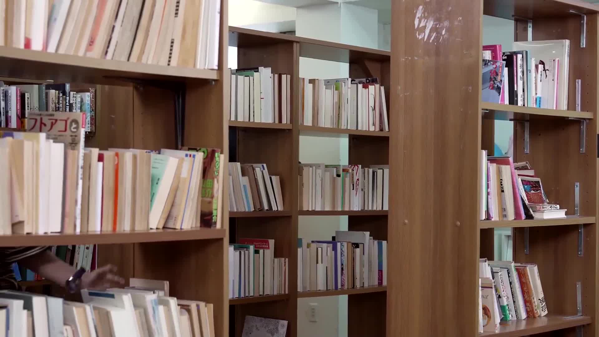 図書館で夏休み中の私服J〇を尾け回して寸止めマ〇コいじりを繰り返したら痴女っこに豹変！くっつき甘えんぼベロチューをおねだりされて、勃起ち〇ぽで何度も精子を搾り取られた！ - AV大平台-中文字幕,成人影片,AV,国产,线上看