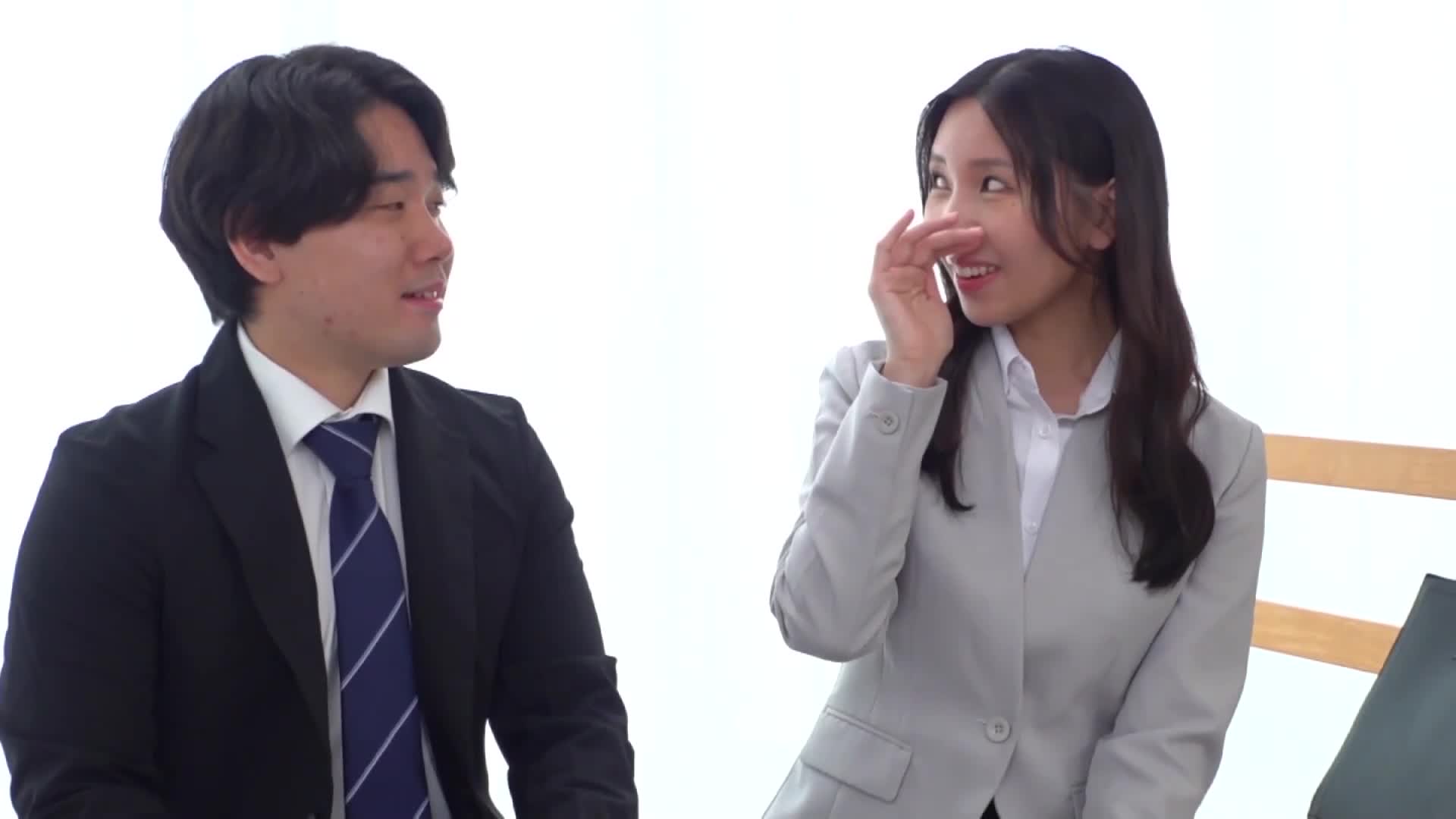 『巨乳な女先輩が後輩童貞社員にSEX指導！中出し１発10万円で何発搾り取れるか！？』外回り中に新入社員の童貞君を頼れるパイパン上司が筆おろし！ケツ振り吸い尽くすスケベフェラ！ギンギンの部下チ●コでイキまくり... - AV大平台-中文字幕,成人影片,AV,国产,线上看