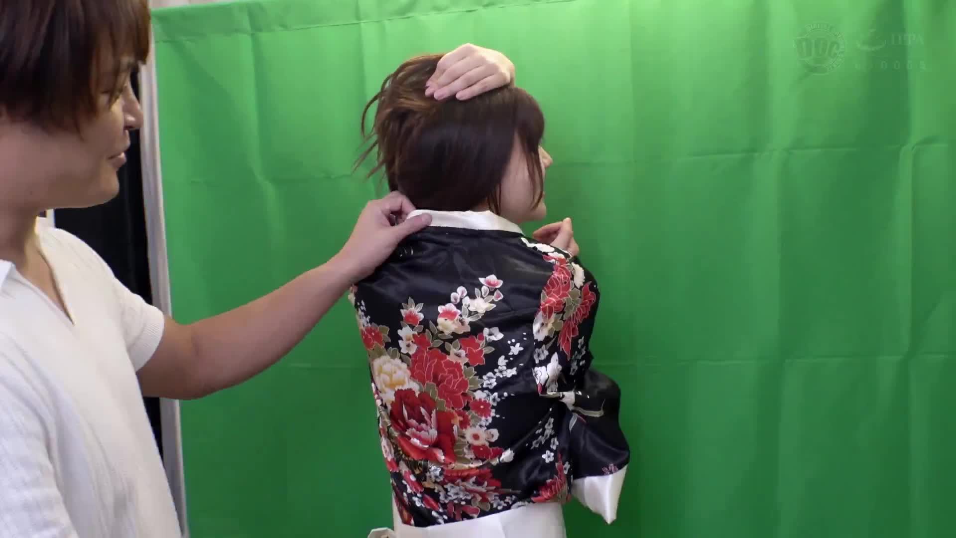 【AI越えの美貌！？巨チン相手に肉食全開！！】カメラマンを喰いまくりのドエロ美女とコスプレSEX！！彼女が後ろから突いてほしいとせがむので遠慮なくナマ中挿入！濃厚すぎるノンストップ2連戦！！【なまハメT☆kTok... - AV大平台-中文字幕,成人影片,AV,国产,线上看