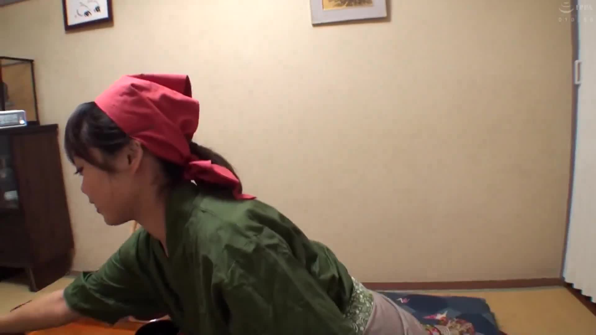 美人でエロ体型と評判の仲居さんがいる旅館に行って 人妻の仲居さんをチップで口説いてみたら…4時間 - AV大平台-中文字幕,成人影片,AV,国产,线上看