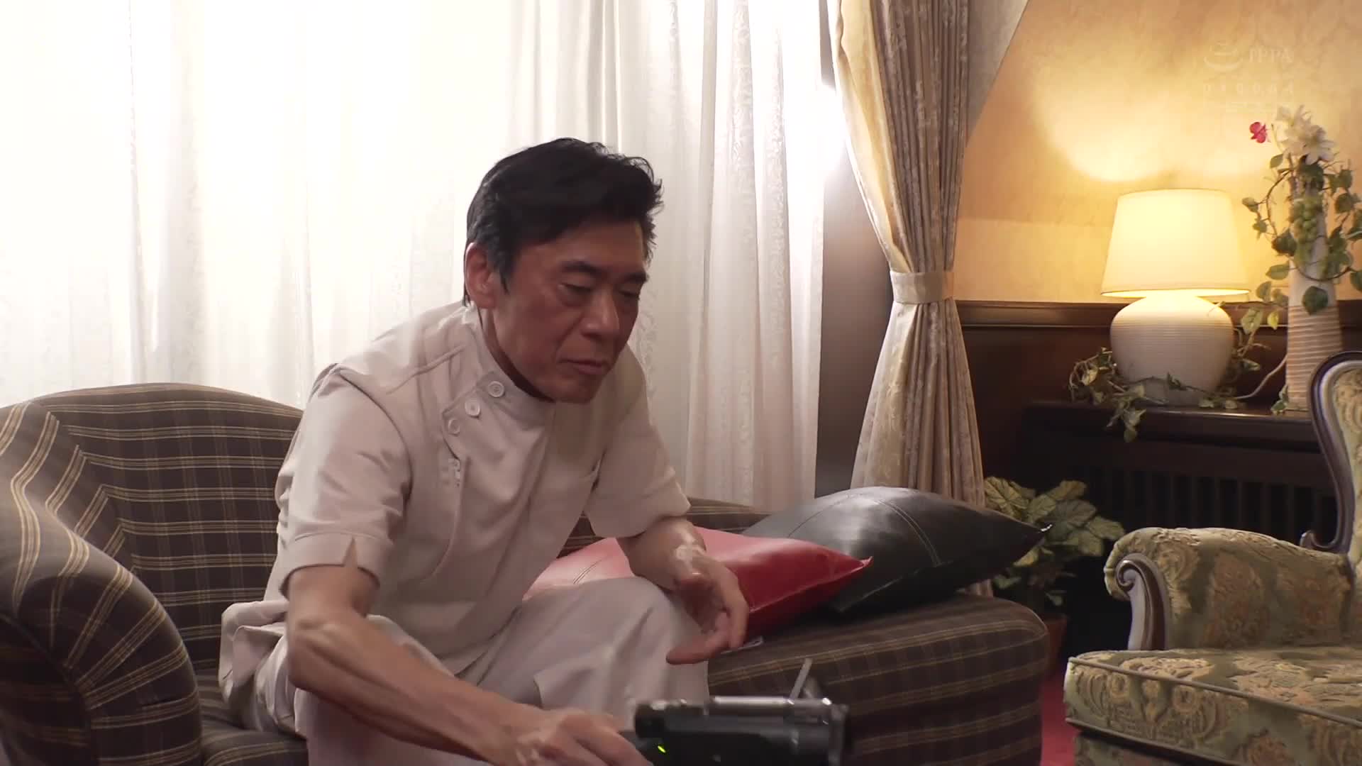 [VIP会员点播]  受到业务邀请前往体验美容院，却遇上不良色情按摩师，美丽女社长被迫失去尊严疯狂高潮。二阶堂丽 - AV大平台-中文字幕,成人影片,AV,国产,线上看