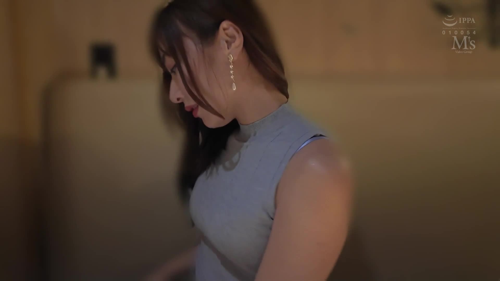 一个月禁欲的性依赖野兽人妻，每月被召唤并被强迫服用勃起药，从正午到隔天早上都被疯狂地摇动腰部，却不被允许射精。水川润 - AV大平台-中文字幕,成人影片,AV,国产,线上看