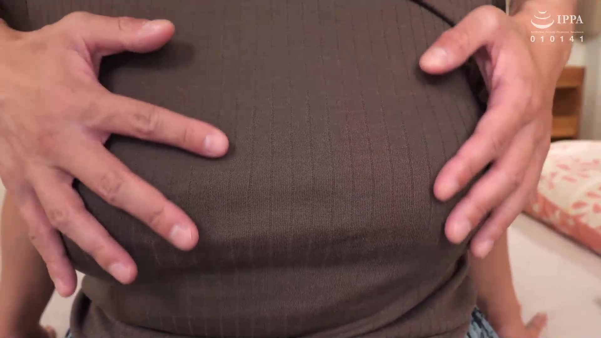 无止境的乳头攻击让母亲的乳房感到非常舒服，无法拒绝儿子的内射 花柳里葎子 - AV大平台-中文字幕,成人影片,AV,国产,线上看