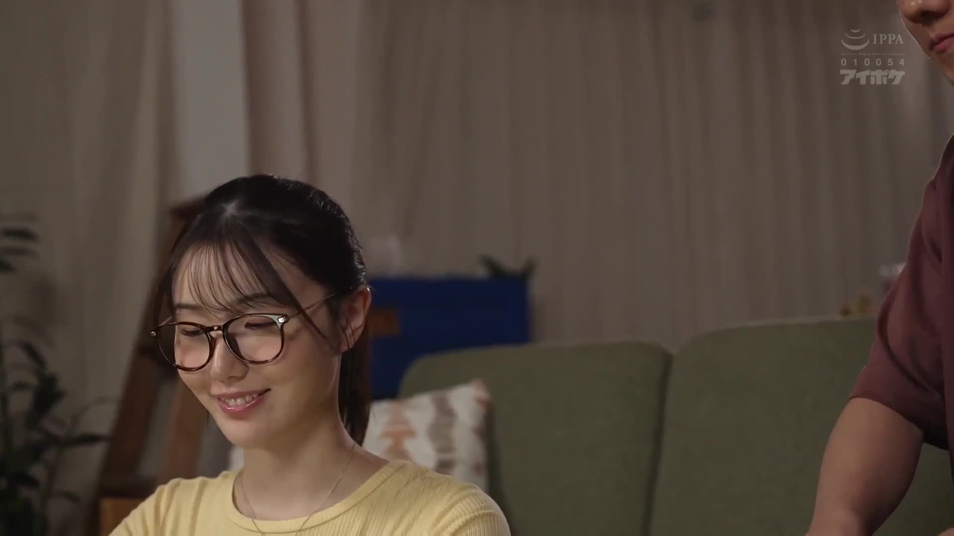 无意识地展现无内衣浮出的她，诱惑我沉溺于她的F罩杯神乳！天然淫荡诱惑性爱 藤咲舞 - AV大平台-中文字幕,成人影片,AV,国产,线上看