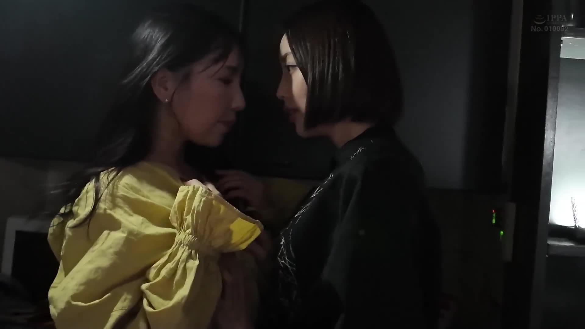 エステティシャンに恋した私一瞬で一目惚れして施術中にキスしたら一気に距離が近づいて一緒にゴハン作ってお風呂に入って好きが溢れ続ける同棲レズタイム美咲かんな 美丘さとみ - AV大平台-中文字幕,成人影片,AV,国产,线上看