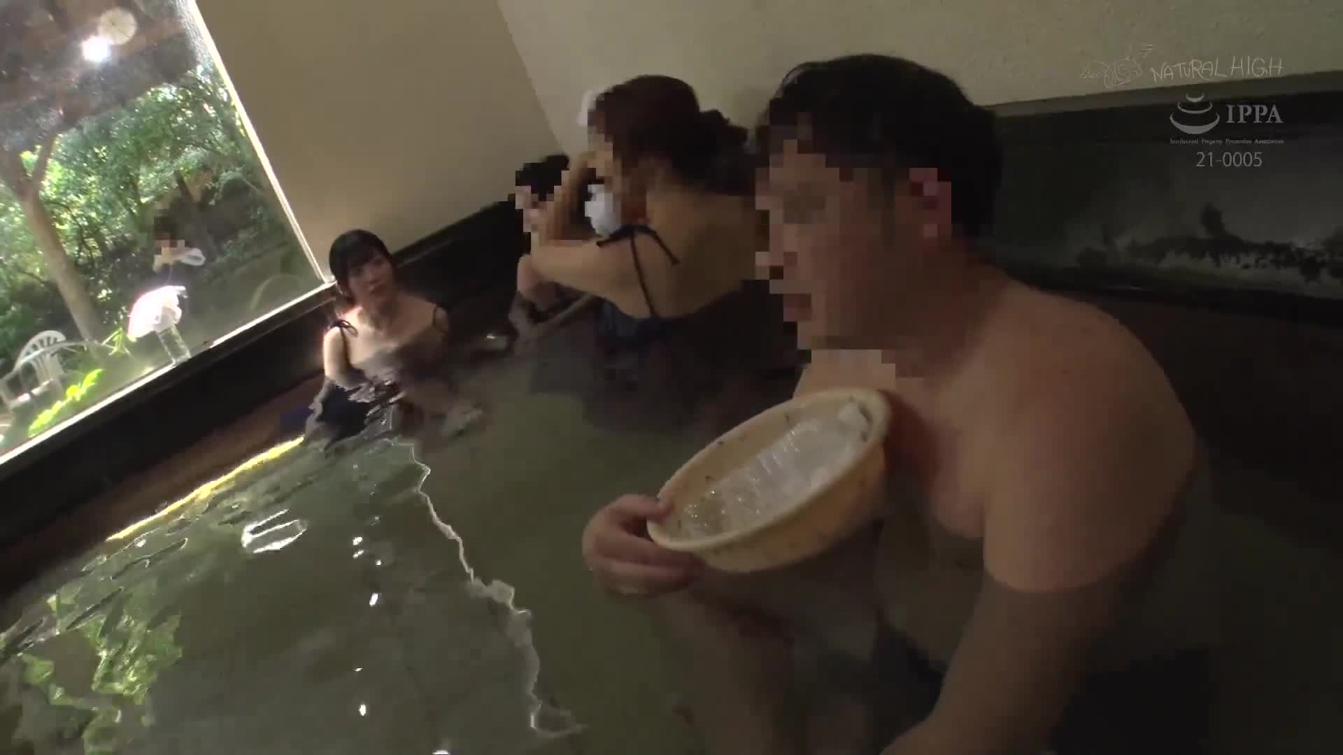 混浴風呂の中で湯あみ着をずらされ執拗な乳首イジリで抵抗できない美乳女 - AV大平台-中文字幕,成人影片,AV,国产,线上看