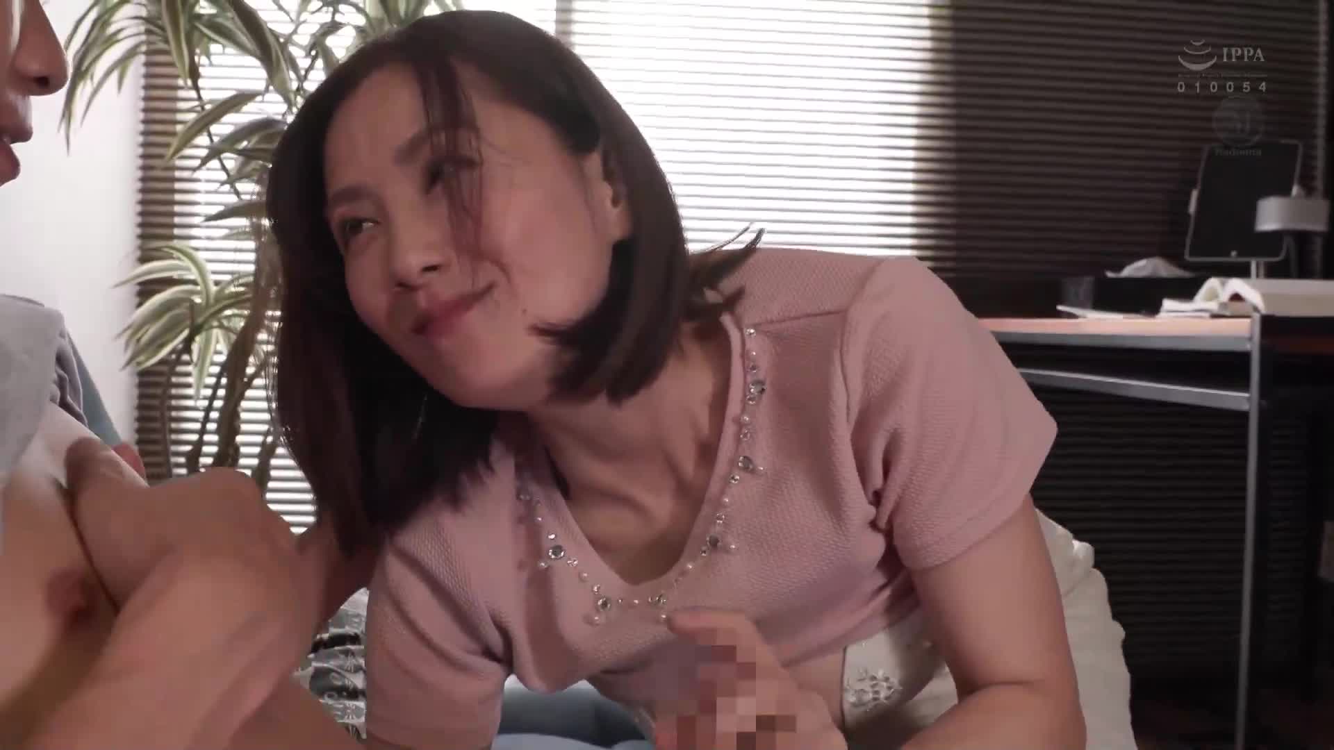 我和儿子的朋友已经维持着一段性伴侣关系已经五年了。和比我年轻的孩子进行不检点的游戏...沉溺于内射的情事。古东真理子 - AV大平台-中文字幕,成人影片,AV,国产,线上看