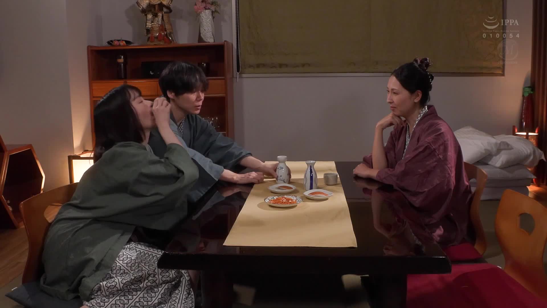 「第一次的对象是年长的话，你不喜欢吗？」她的姐姐（已婚女性）暗中玩弄我的情妇妹妹的男友，教育他符合自己的喜好，并沉溺于不贞的内射之中。佐田茉莉子 - AV大平台-中文字幕,成人影片,AV,国产,线上看