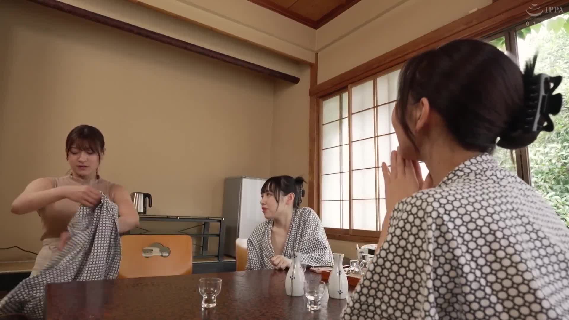 『ちょっと隠してないで見せなさいよ！』社員旅行でボクのデカチンが巨乳女子社員たちにバレてチ○ポの奪い合い！！ - AV大平台-中文字幕,成人影片,AV,国产,线上看