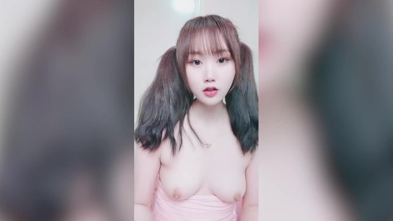 第一美穴18白虎嫩妹，一段时间没播回归，翘起顶级美臀扭动，凹凸玻璃棒插粉穴，厕所自慰大量喷水，白嫩美乳非常诱人 - AV大平台-中文字幕,成人影片,AV,国产,线上看